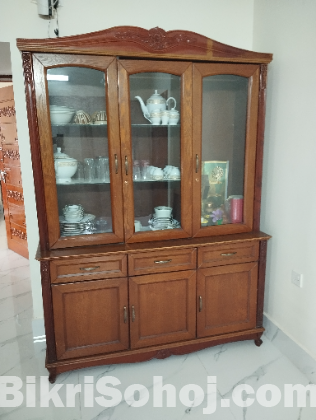 ডিনার ওয়াগন বা ৩ দরজার শো-কেস